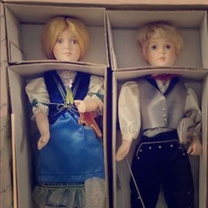 Danbury Mint Hansel & Gretel 11” Dolls Storybook!!